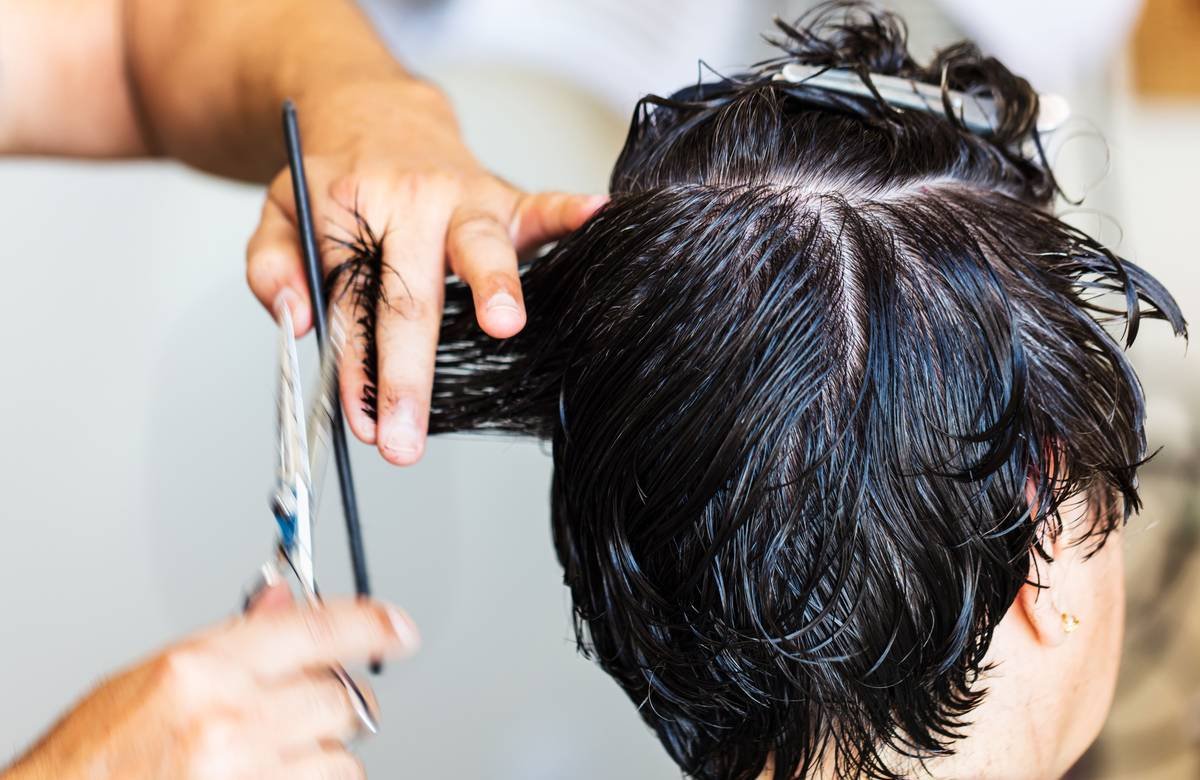 Chart comparing hold strength and flaking risk of 5 popular styling gels used with hair clips