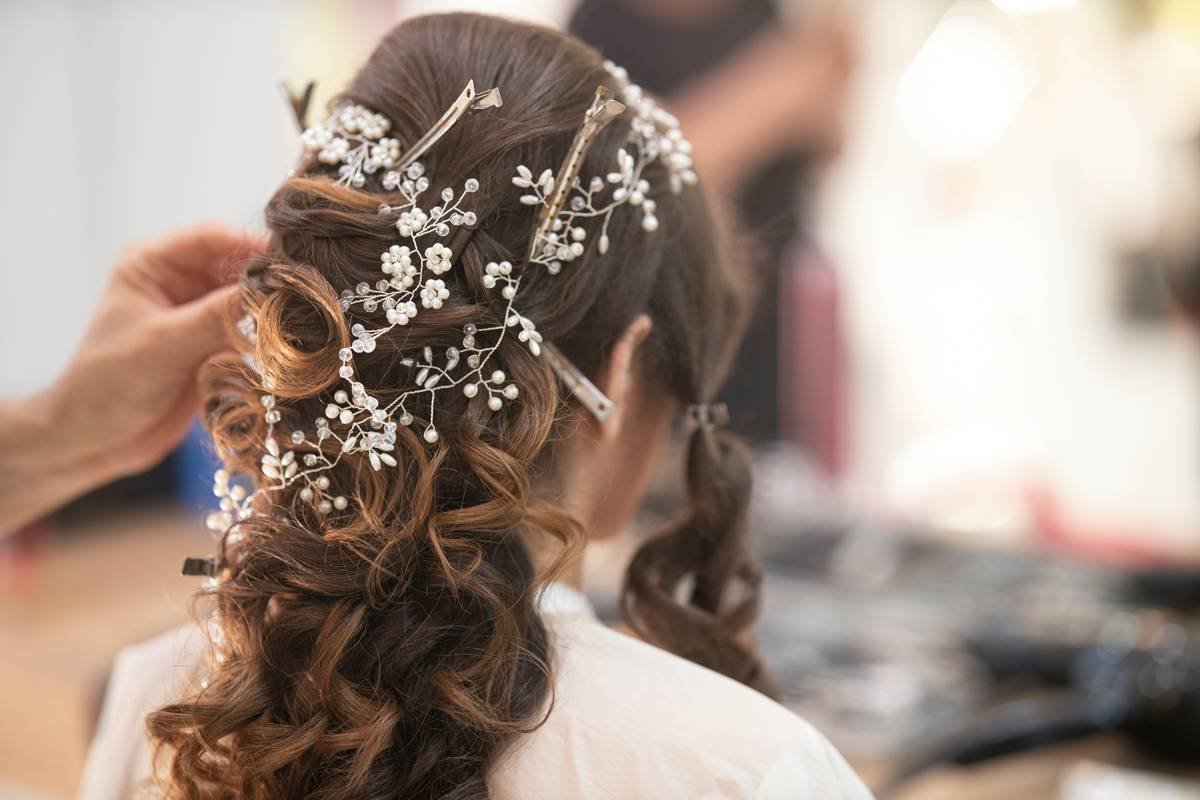 How Hair Clips Are Dominating 2024 Fashion Trends (And How to Style Them Like a Pro)