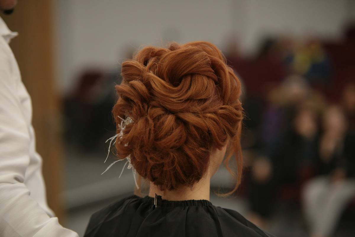 Floral Hair Clips: The Overlooked Styling Powerhouse for Effortless Elegance