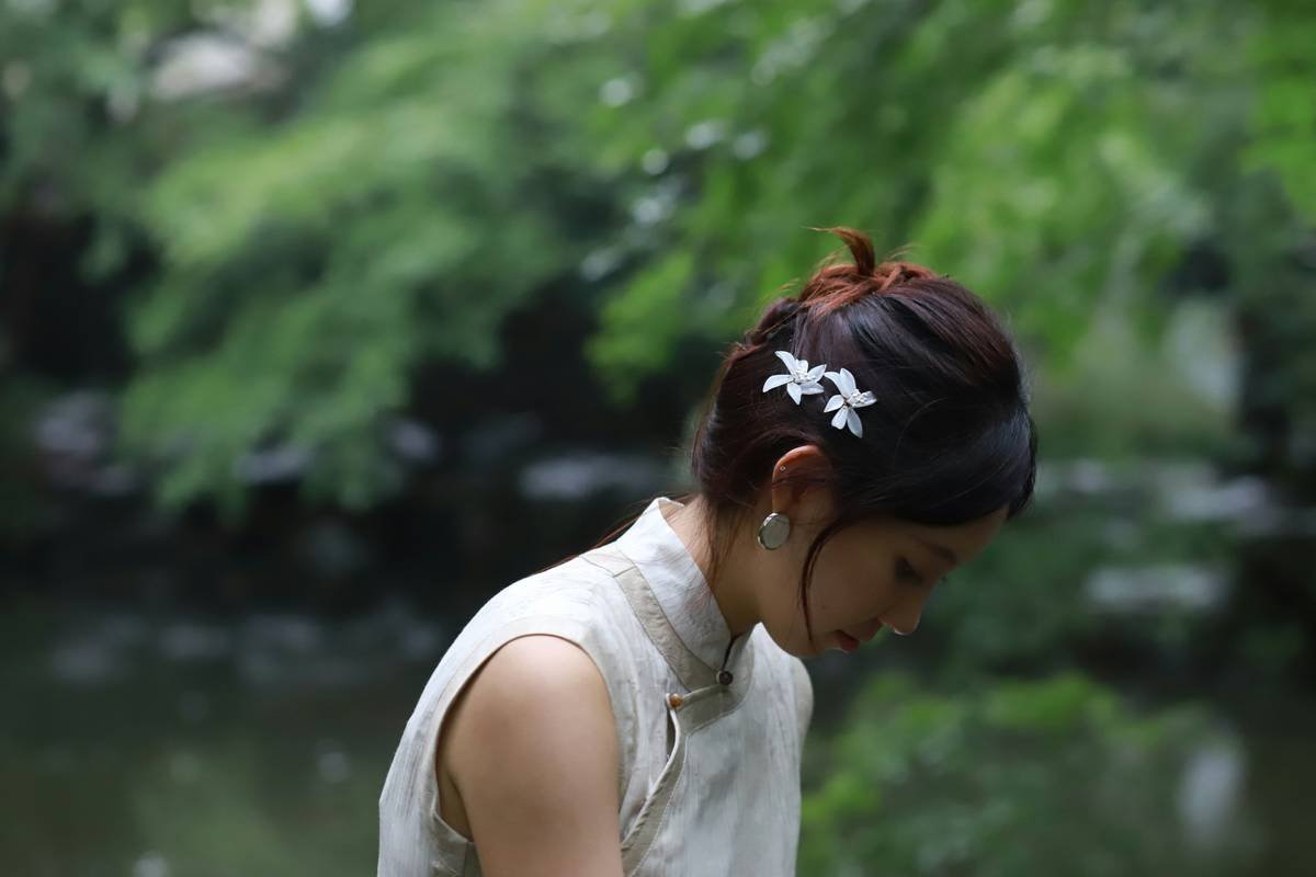 Why Pearl Barrettes Are the Underrated Power Move in Modern Hair Styling