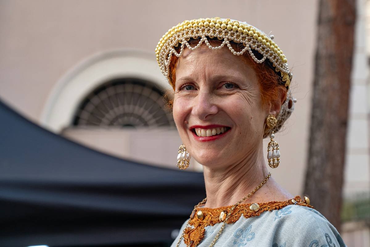 Why Vintage Hair Clips Are the Secret Weapon Every Stylist (and Scroller) Needs Right Now